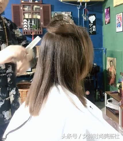 美女去剪头发却遭造型师骗,理发师帮美女吹完发型,她彻底懵了