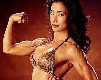 [记得]记得《赌神》中的骰子女神吗？现实中的身材也太迷人了！