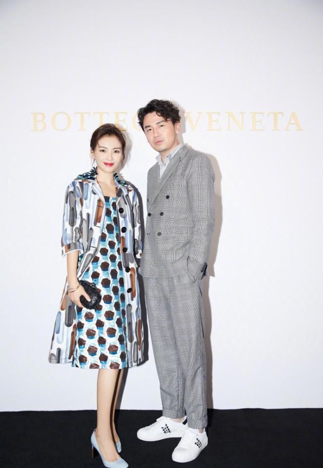 看完刘涛和余男的穿搭，你就知道什么叫做气场一米八了!