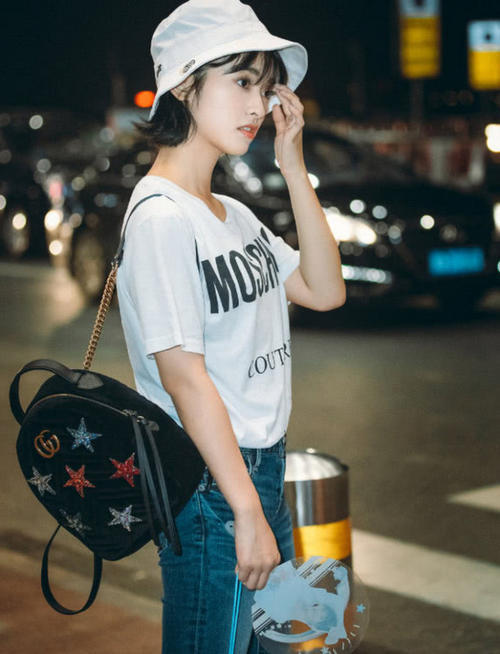 沈月能不能别再穿牛仔裤了？简直是一言难尽，网友：看不下去了！