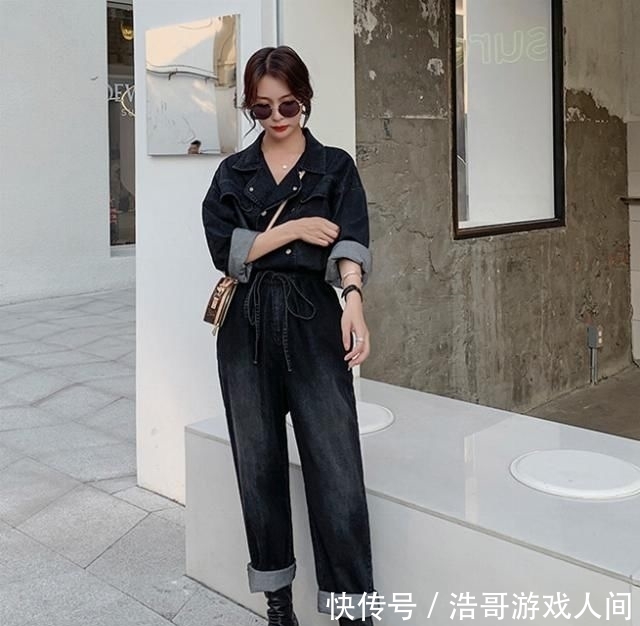 「女人」建议爱穿阔腿裤的女人,这样搭配鞋子,舒适轻便又时髦