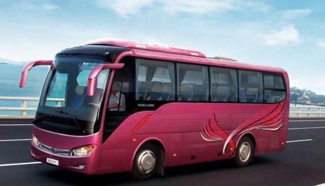  公交车：为什么客车多一个小孩子就违规，而公交车人挤人却不算