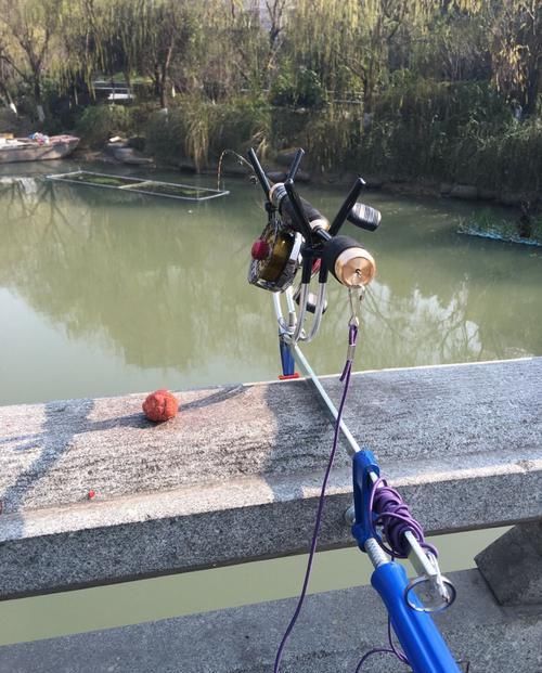  「春天」春天别怕钓不到鲫鱼，我教你3招，专门找鲫鱼窝的方法！还怕钓不到？