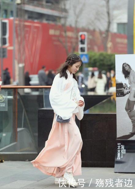  「迷人」汉服街拍：穿汉服的小姐姐，可爱又迷人，像极了下凡的仙女！