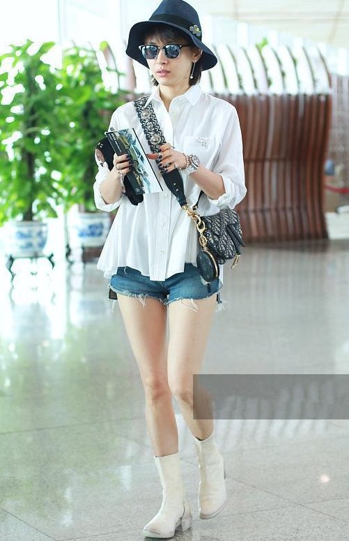 当王子文和宋茜同穿短裤秀腿，网友:这腿部的差距如此尴尬!