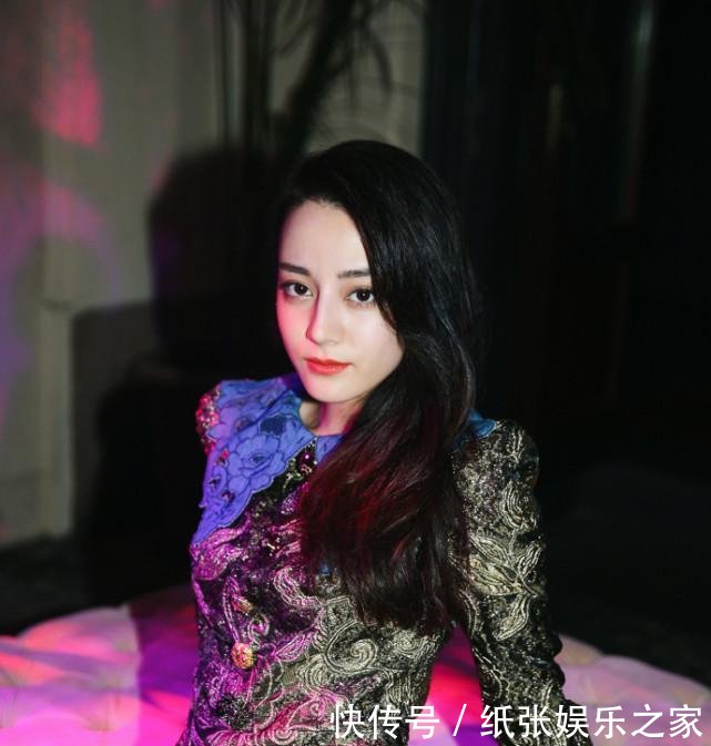 迪丽热巴这身材绝了! 碎花裙穿出风情万种, 连杨幂都要甘拜下风了