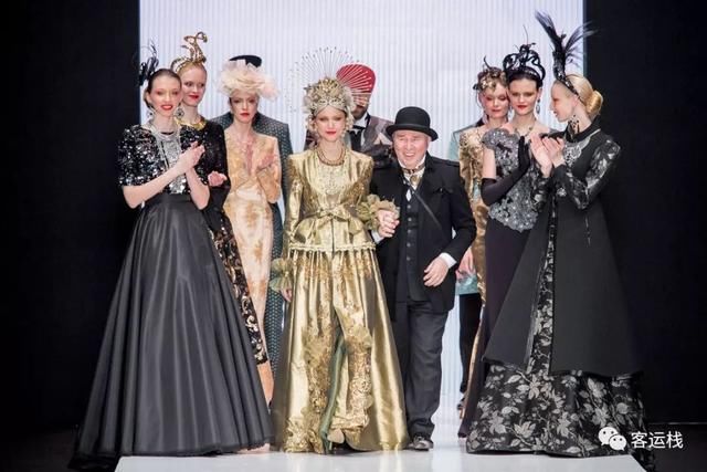 俄罗斯足球队借过，轮到时尚军团上场了|会玩