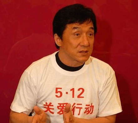 五位低学历的明星,成龙小学没毕业,李连杰大字