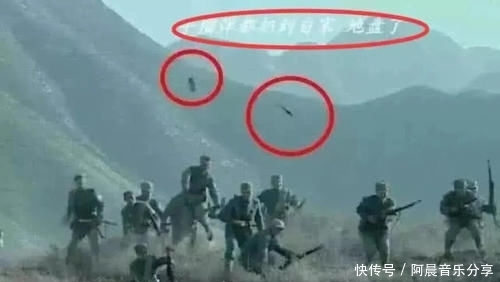  [李连杰]史上最欠揍的穿帮镜头：关晓彤的腿我忍了，李连杰身后那是谁？