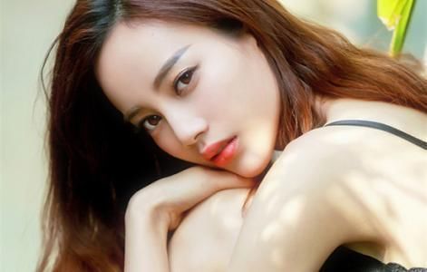 女生早起坚持这3件事，不化妆就能很白，第二件坚持下来很难