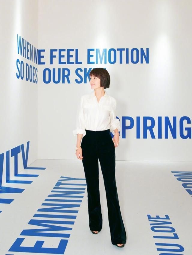 袁泉撞上吕燕，气场全开高级感更胜一筹，网友:大长腿太吸晴