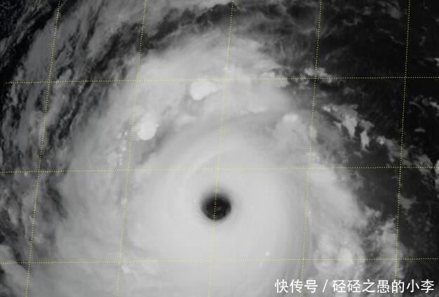  转向|潭美“台风眼”清晰可见，维持17级继续移动，即将“拐点”