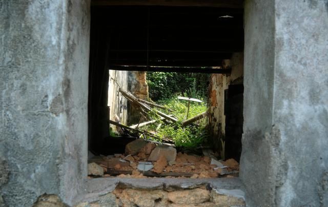 误入深圳大山深处无人村，村子荒芜人烟，一个人走在村子瘆得慌