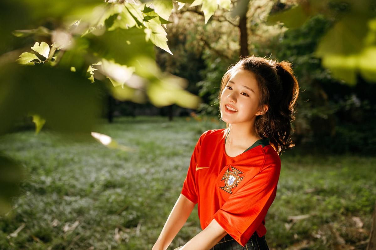 赵露思青春活力时尚写真图片