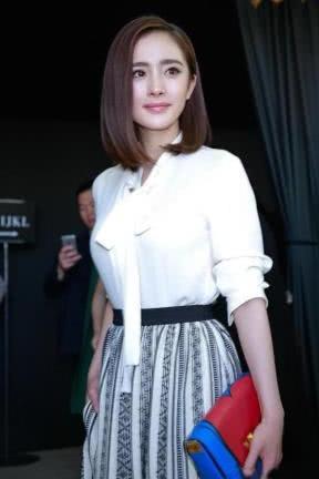 服了杨幂!白衬衫都被撑出不一样的曲线,网友:刘恺威无比幸福!