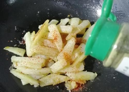  【做法】干煸孜然土豆条，好吃有诀窍，分分钟学会，口感酥香，美味又下饭