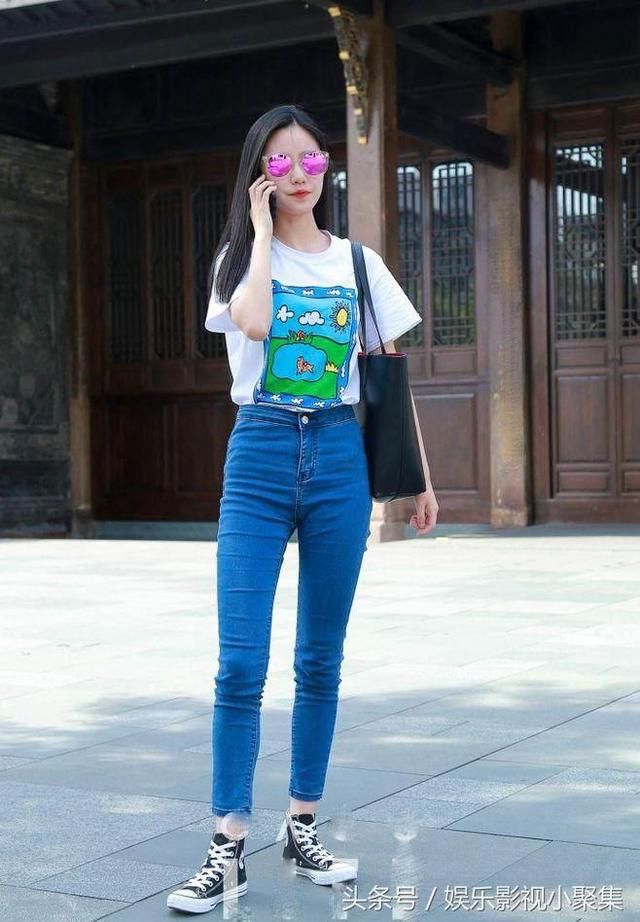 紧身裤给人以稳重素雅的感觉，闺蜜这样穿搭，高挑显腿长