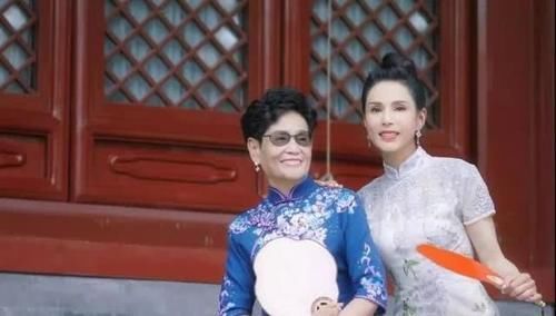  【神仙姐姐】旗袍照惊艳全网，还是当年的神仙姐姐，这颜值真52岁了吗？