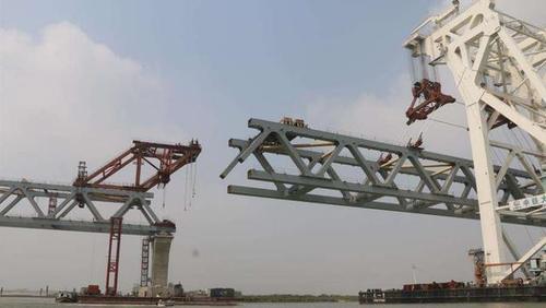 中国接下百亿工程，500吨巨物打入海底，美日做不到直接退出