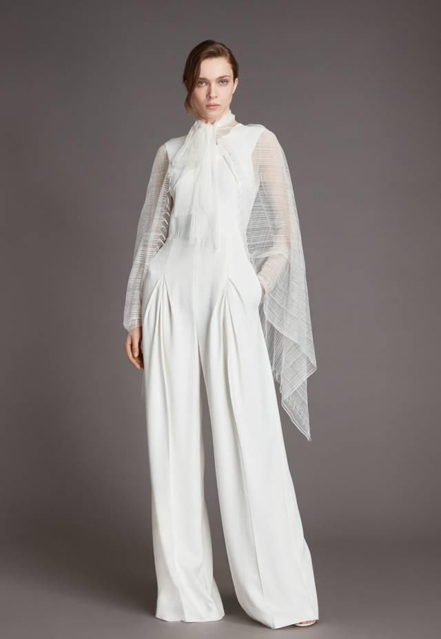  「婚纱」2021春夏婚纱系列报导：Roland Mouret打造日常也能穿的时髦婚服