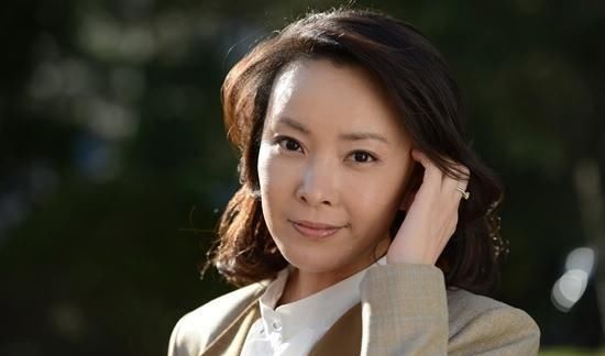 「电视剧」曾是央视主持人，后搭颜丙燕出道，恋过张嘉译，二婚嫁富豪逆生长