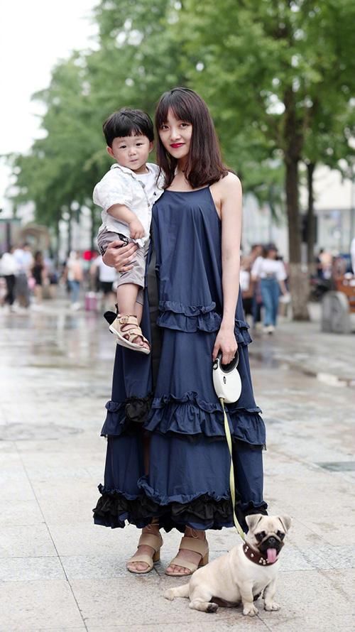 九套街头抓拍的怡人穿搭，这样穿你也会是好看的小姐姐