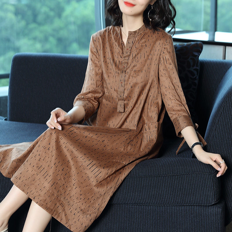 一入秋，51岁婆婆买这3条，新款裙子，巨洋气!难怪真丝都扔了