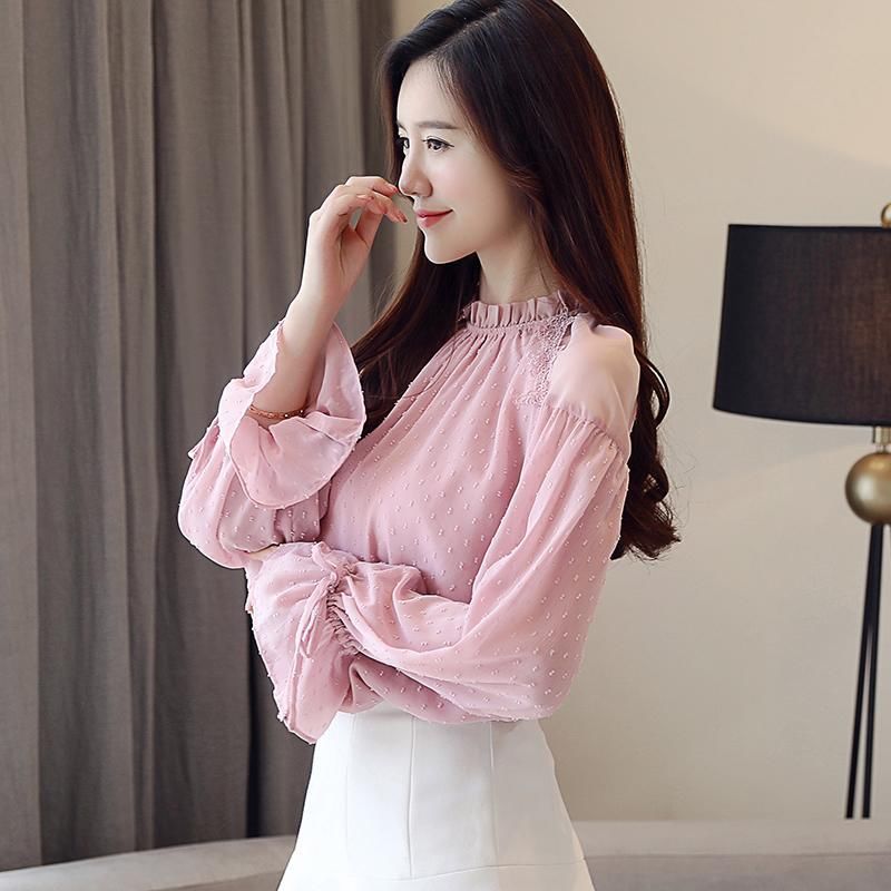 30岁性感女人正确的穿搭方式:雪纺衫+黑丝袜，惊艳众人眼