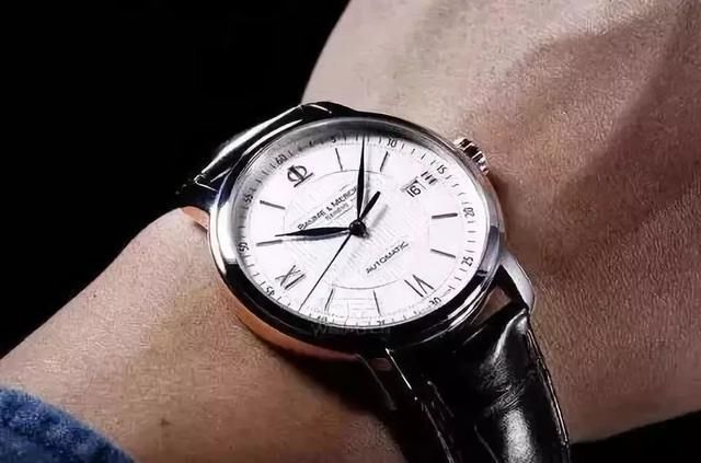 省省吧！女朋友买的包还抵不上你买的几块表！