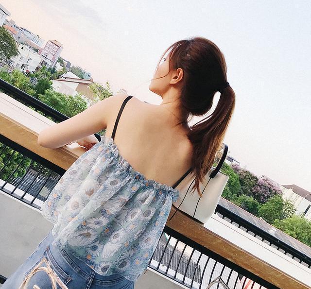 经典小背心, 演绎都市女人的时尚美, 真心时尚又性感!