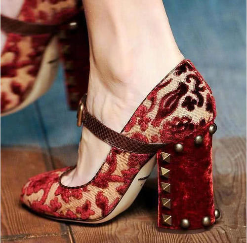 确认过眼神，这就是最美的高跟鞋！精致到每一个细节！鞋跟都是如