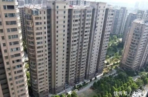  #更好#“城里买房”和“农村盖房”哪个更好？买房的农民开始后