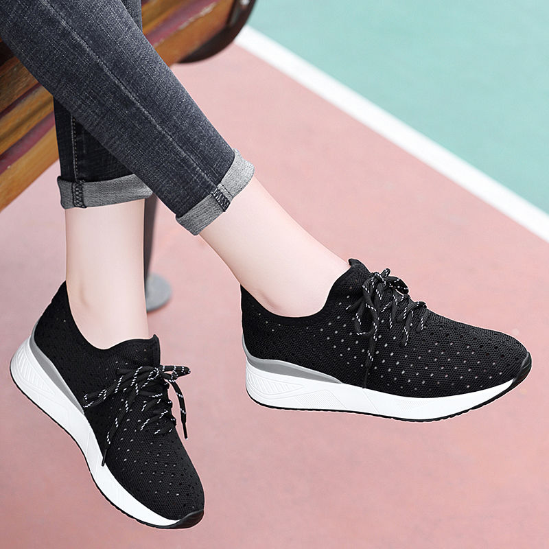 舒适轻巧气垫运动鞋,透气不湿脚,爱美女士日常休闲的伴侣