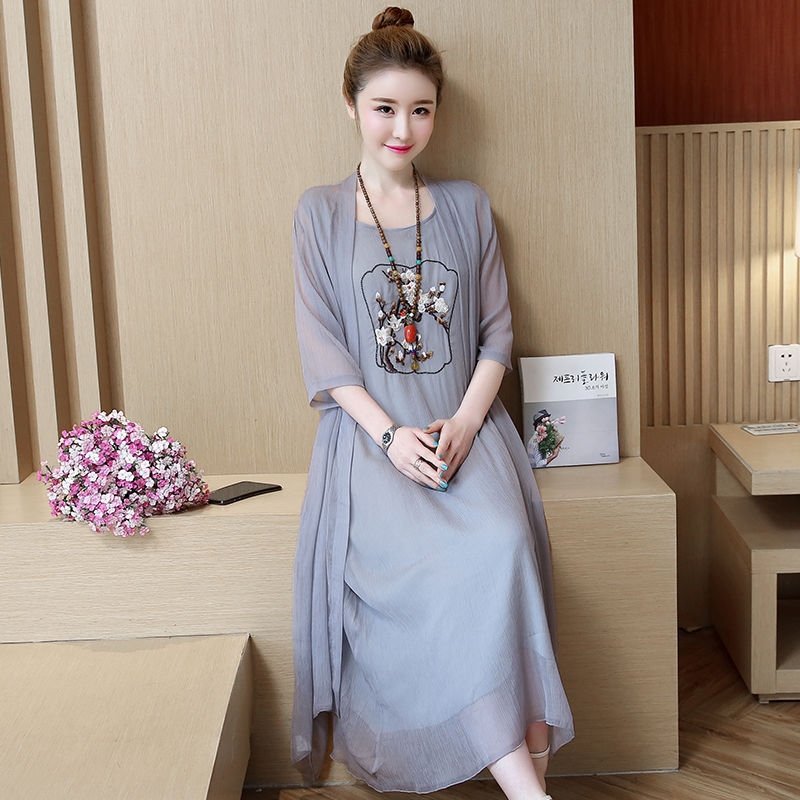 成熟女人就要穿的成熟点，性感迷人的小黑裙，散发魅力女人味