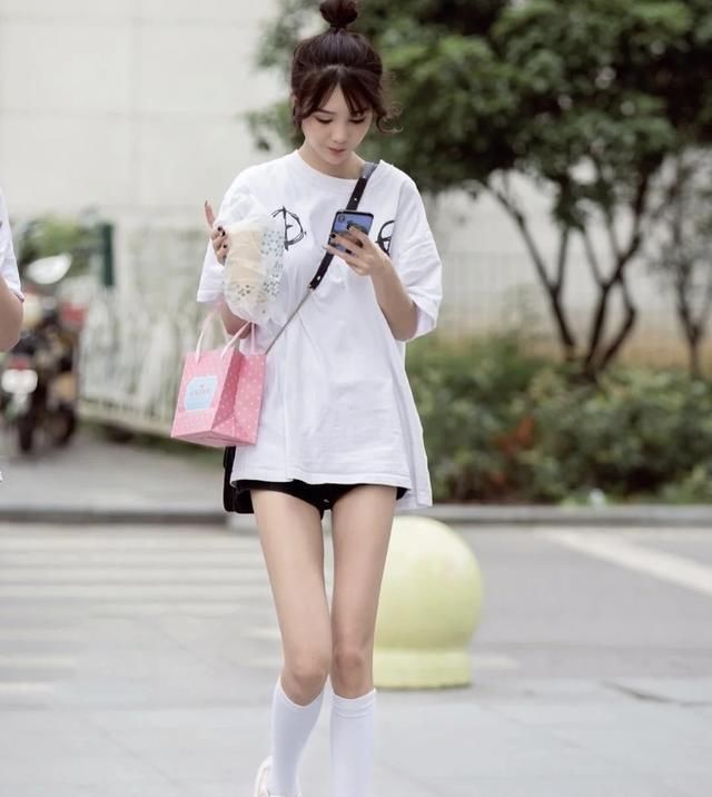 「不经意间」别瞧不起一双袜子,时尚穿搭少不了,学问大着呢!