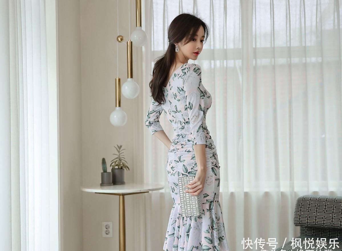 「白色」孙允珠-清雅庄园白色蔷薇碎花鱼尾裙鉴赏