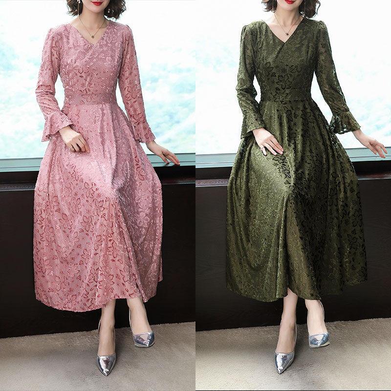 小姨身穿这“秋装裙”，洋气超迷人，原来本季流行这么穿，美呆了