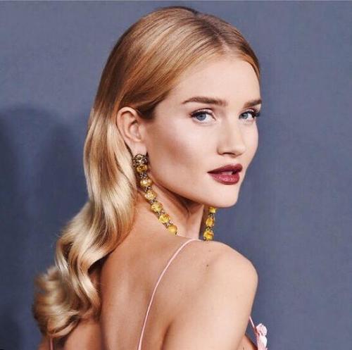 19岁就是维密天使，未婚生子，却活成了所有人最想要的样子！