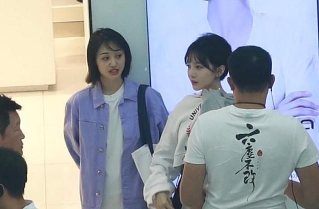 剧组工作人员霸占宿舍调戏女大学生，郑爽不愿背黑锅买零食齐分享