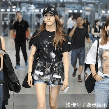 当张雪迎与关晓彤同穿短裤现机场, 交没交过男朋友一眼便知