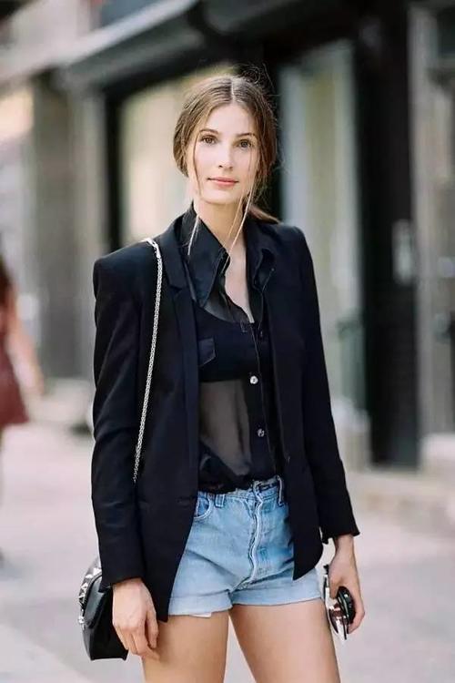 夏天那些很透的衣服，到底怎么穿出去啊？