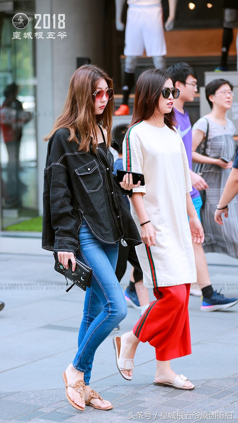 街拍:七月清凉又美丽的穿搭,这样穿好看性感又撩人