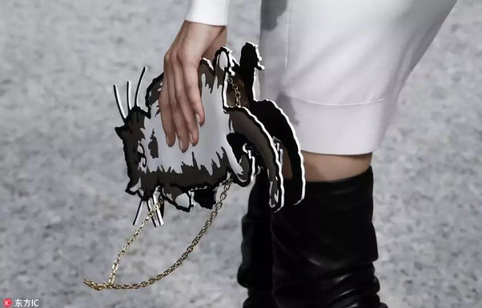 带喵星人出门还是汪星人呢?今年最流行的包包是它们!