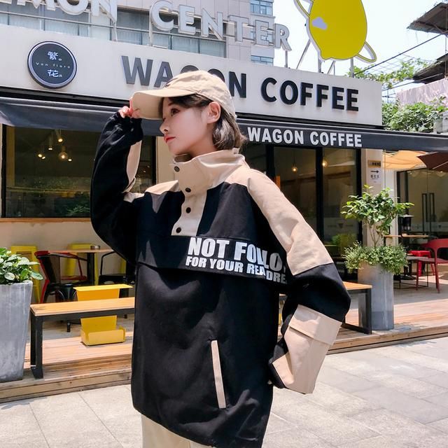 小个子女人别穿风衣，短夹克+高腰A裙，成就你无与伦比的美