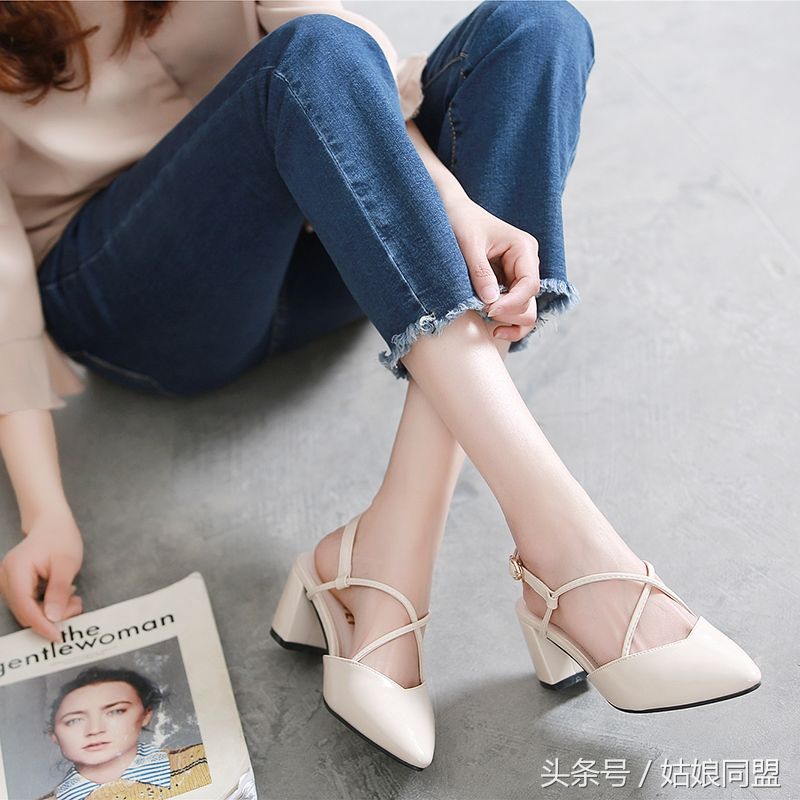 穿高跟鞋太累脚，浅口玛丽珍鞋时尚舒适，精巧百搭，更显玉足白皙