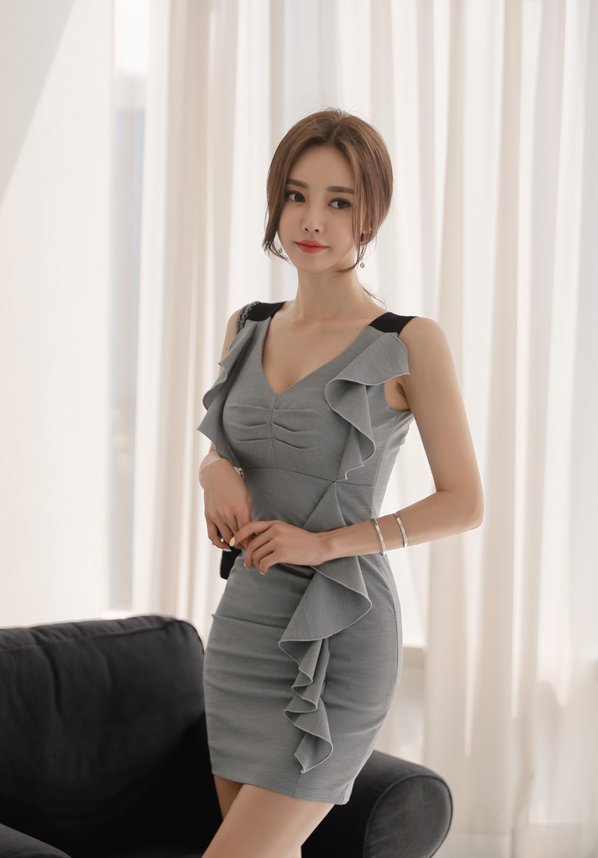 灰泥瓷釉低调时尚花摆裙