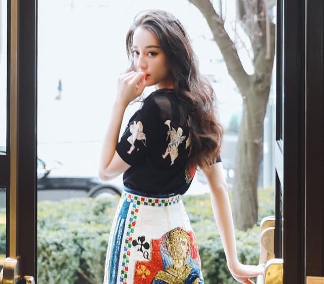 什么都是假的?热巴穿长裙未修图曝光