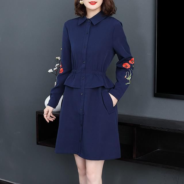 弟弟结婚，妈妈穿这定制“礼服”出席，不得不说：美得母仪天下