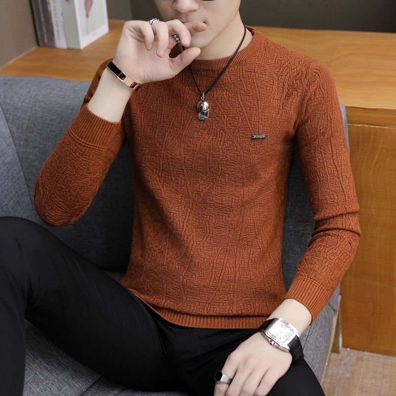 天气慢慢转凉了，这款毛衣是今年特别流行的款式，穿上特别有品味