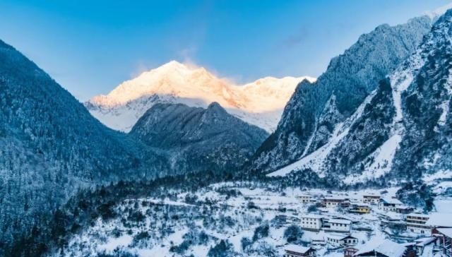 天堂向左,雨崩向右。不去天堂,就去雨崩